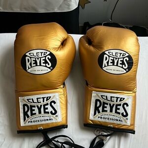 Cleto Reyes 10 OZ Gold/Black Fight Gloves